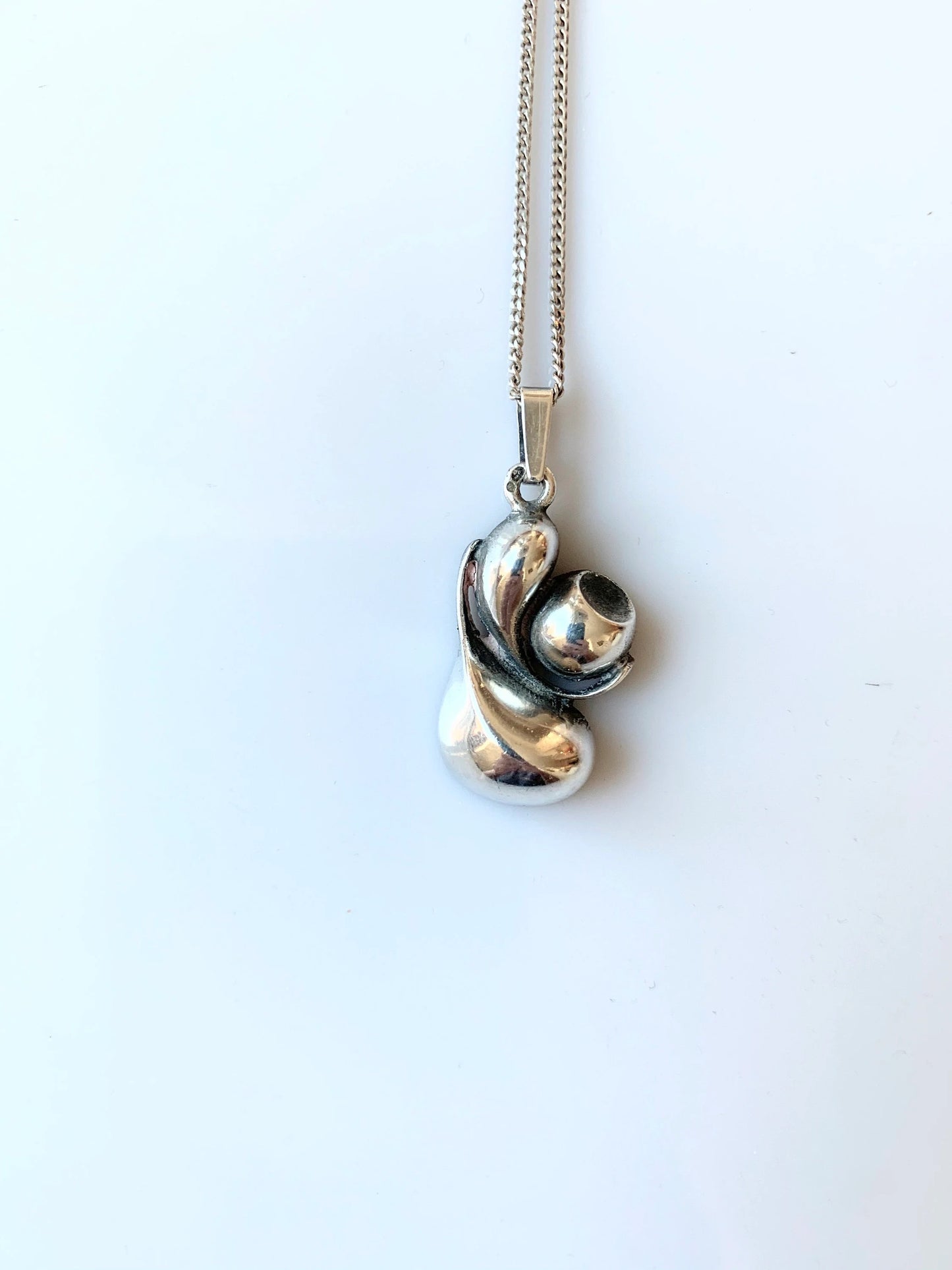 Modernistiskt silverhänge - Karl Laine