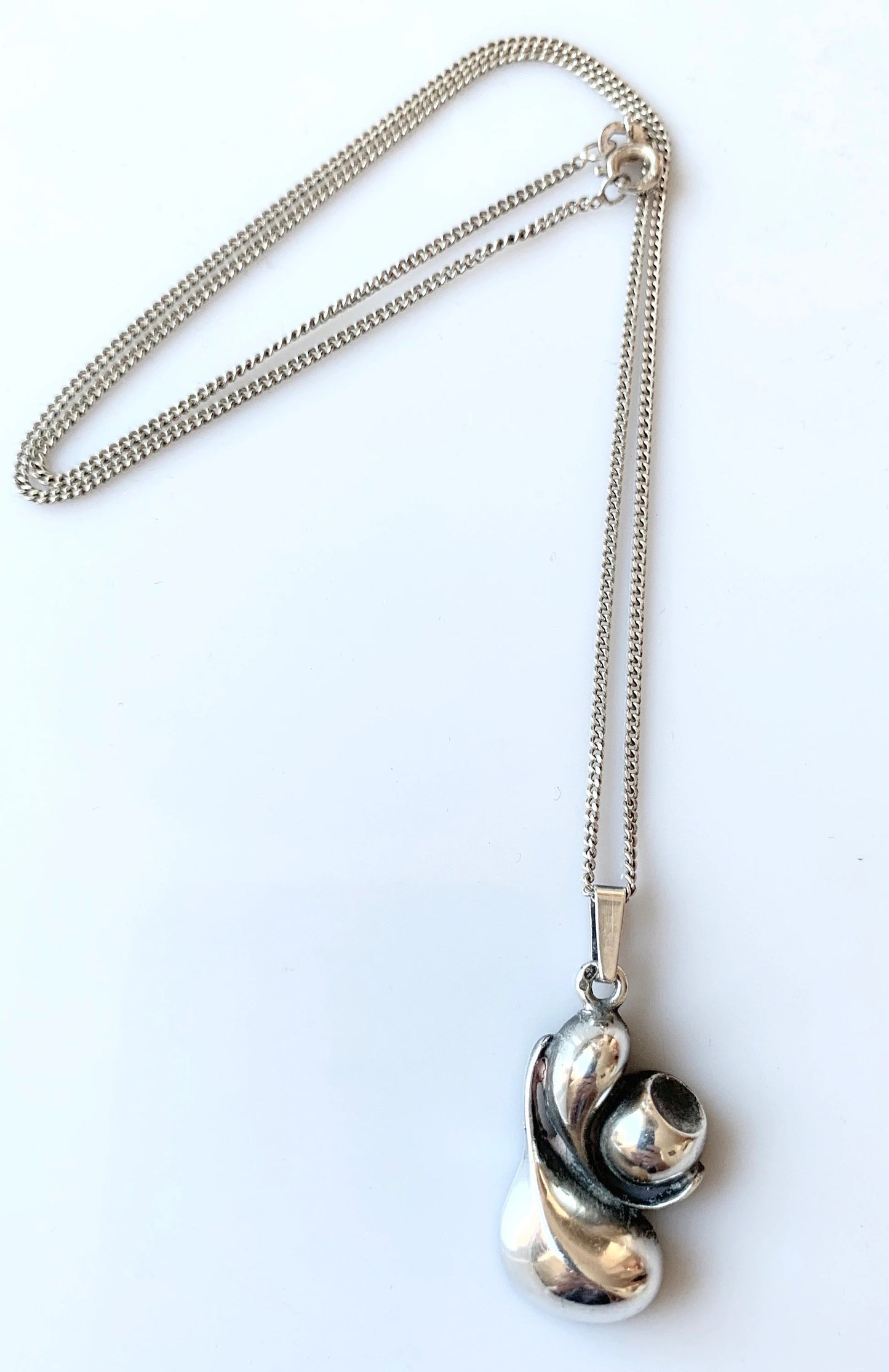 Modernistiskt silverhänge - Karl Laine