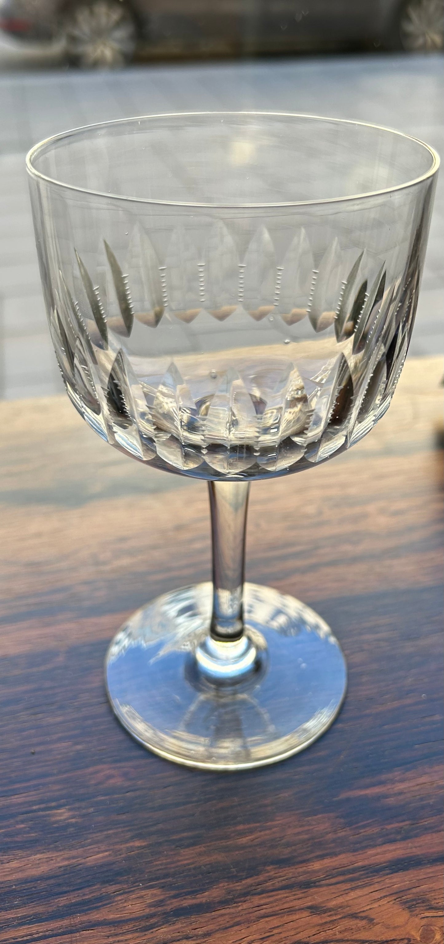 Wine glass with olive grinding