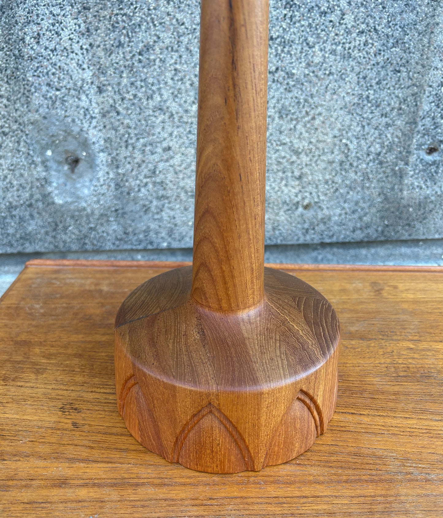 Bordslampa i Teak