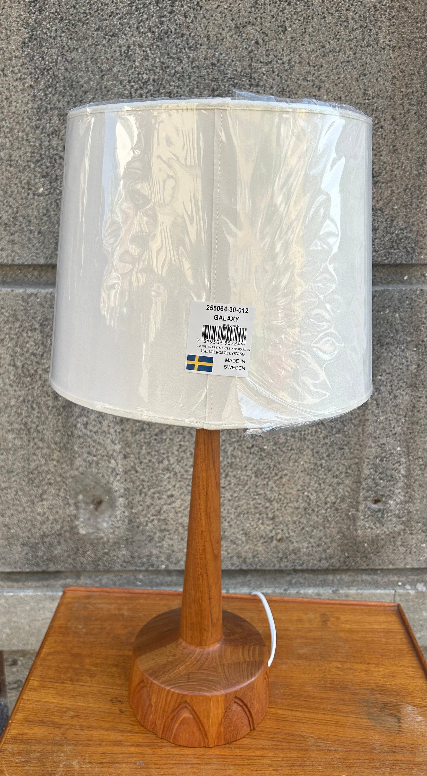 Bordslampa i Teak
