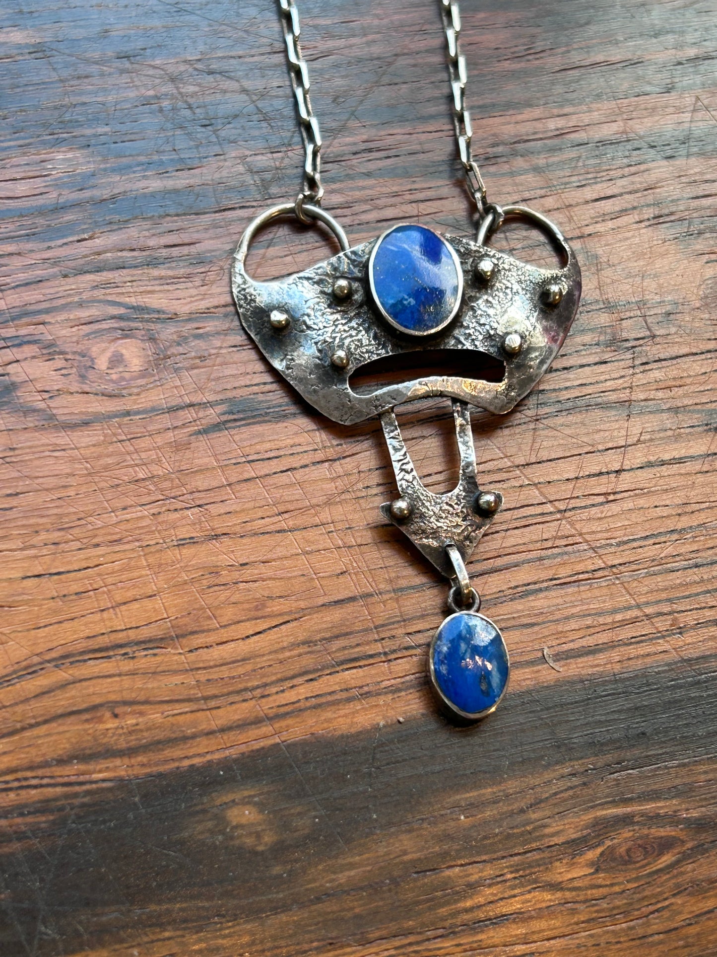 Jugend halsband - integrerat hänge med lapis lazuli