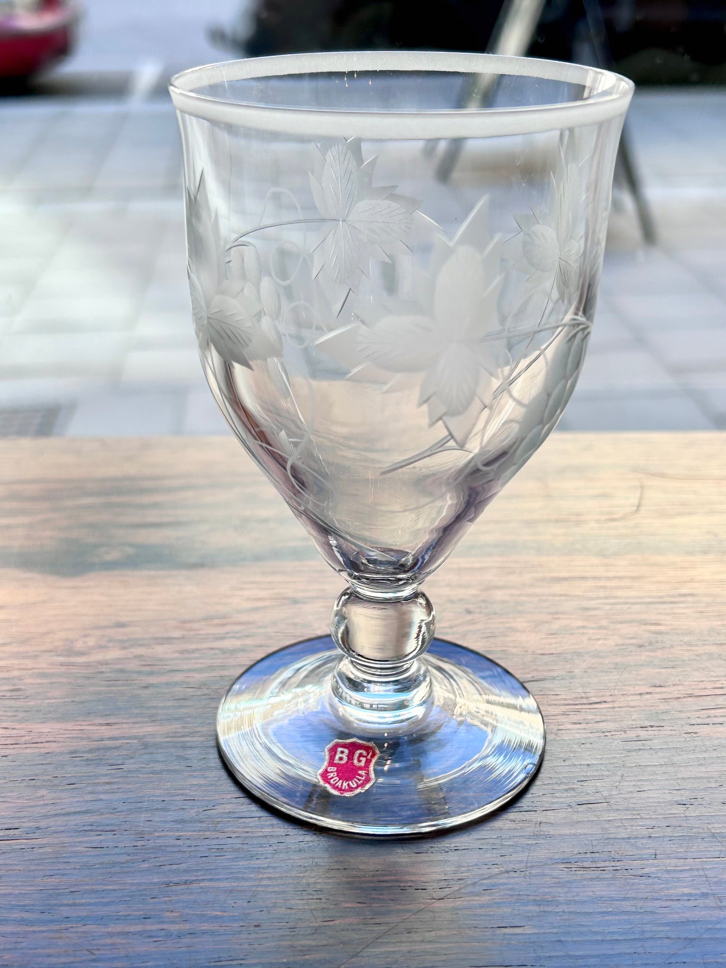 Vinglas med etsad dekor av vinrankor - BG Glassliperi