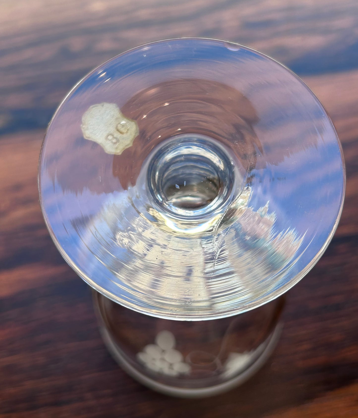 Vinglas med etsad dekor av vinrankor - BG Glassliperi