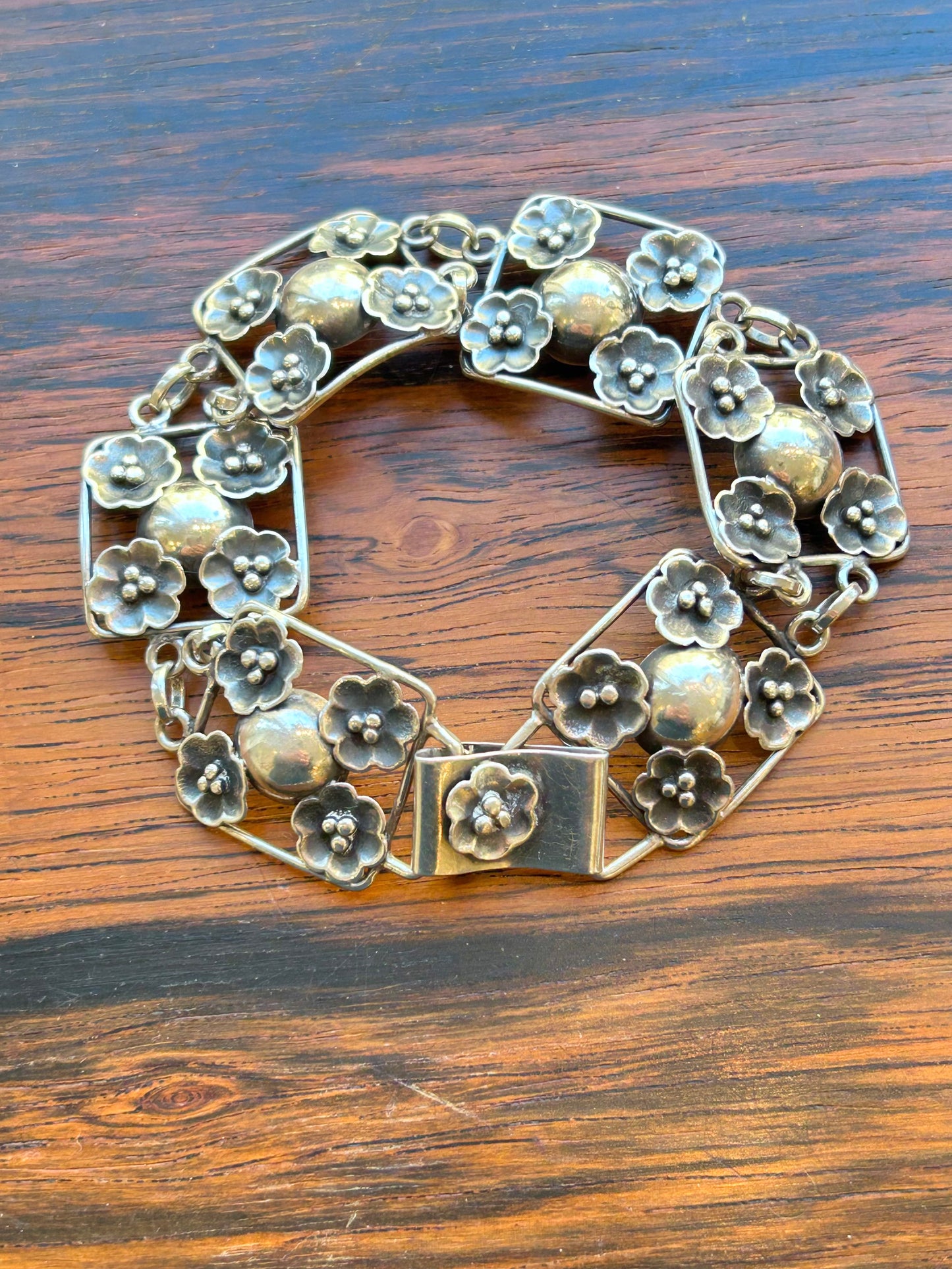 Silver bracelet with floral motifs - Gussi Jewellery 1948