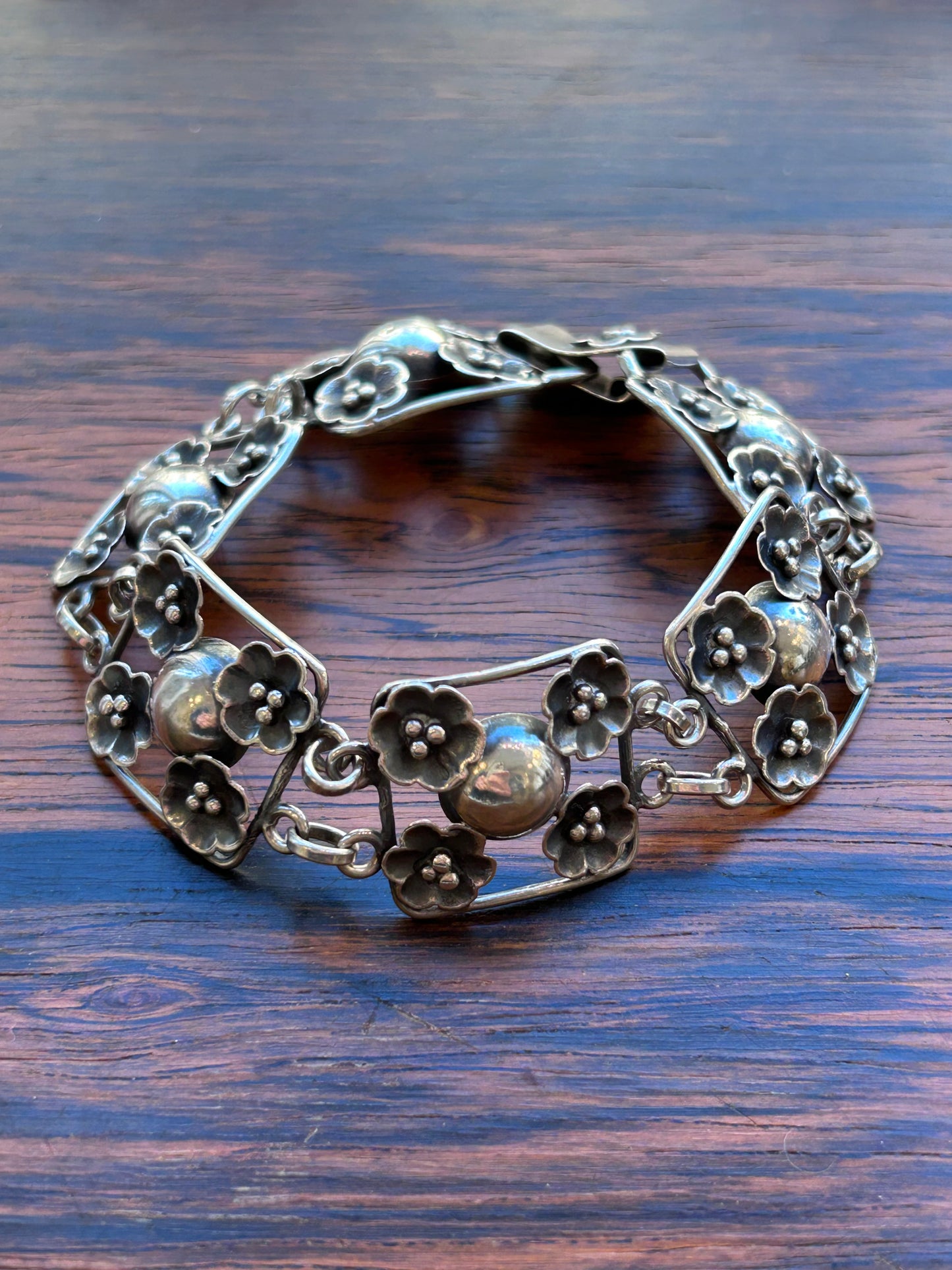 Silver bracelet with floral motifs - Gussi Jewellery 1948