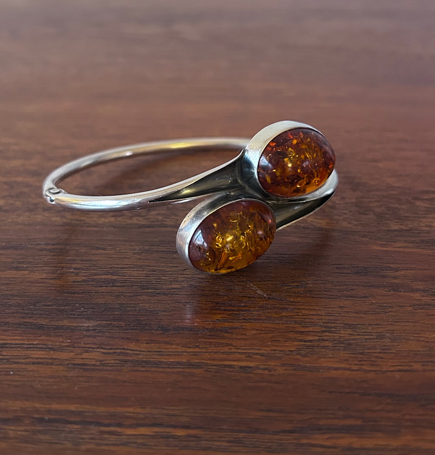 Armring med bärnsten  - Polen