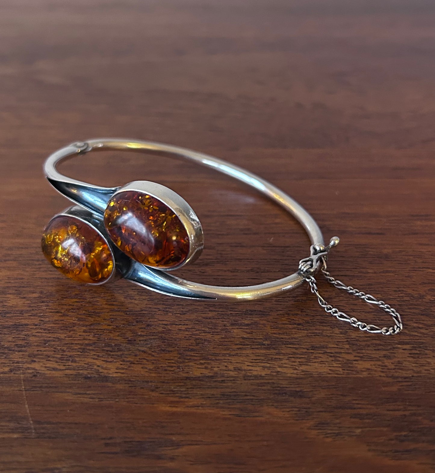 Armring med bärnsten  - Polen