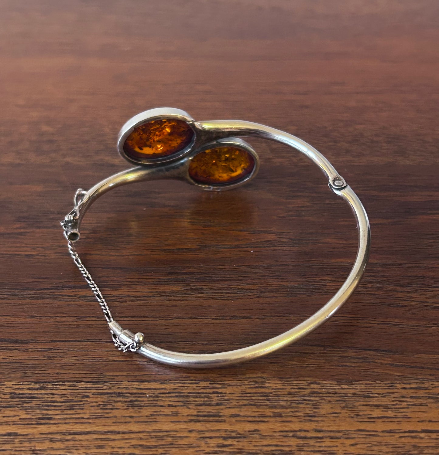 Armring med bärnsten  - Polen