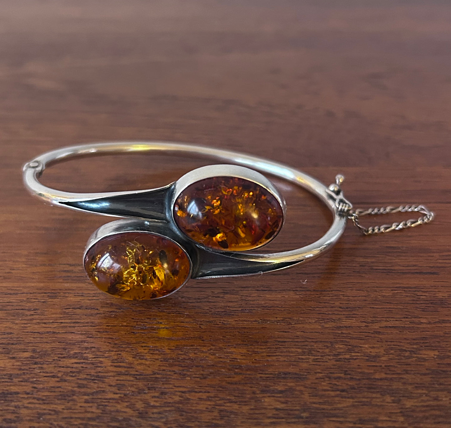 Armring med bärnsten  - Polen