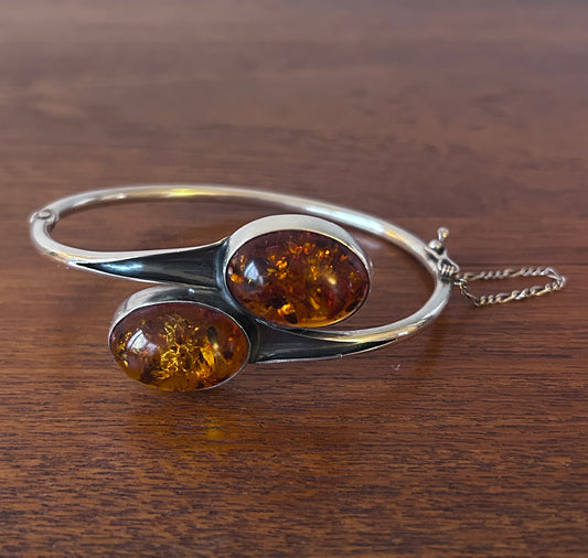 Armring med bärnsten  - Polen