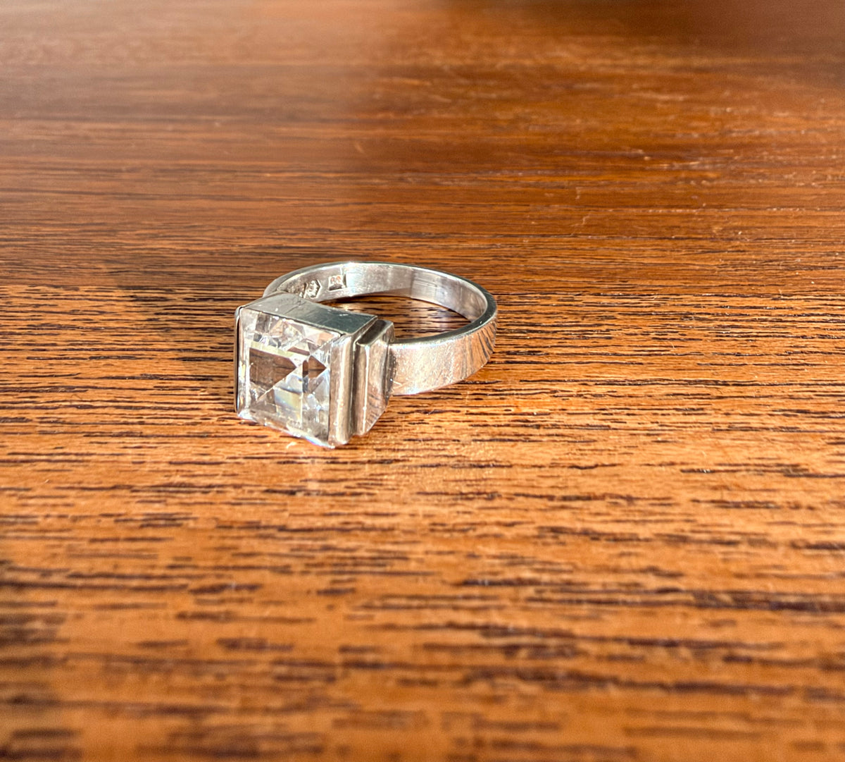 Silverring med bergkristall - Reutners guldsmedsaffär i Ystad  1955