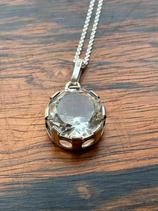 SIlver pendant with rock crystal  - Nordisk Kokusai