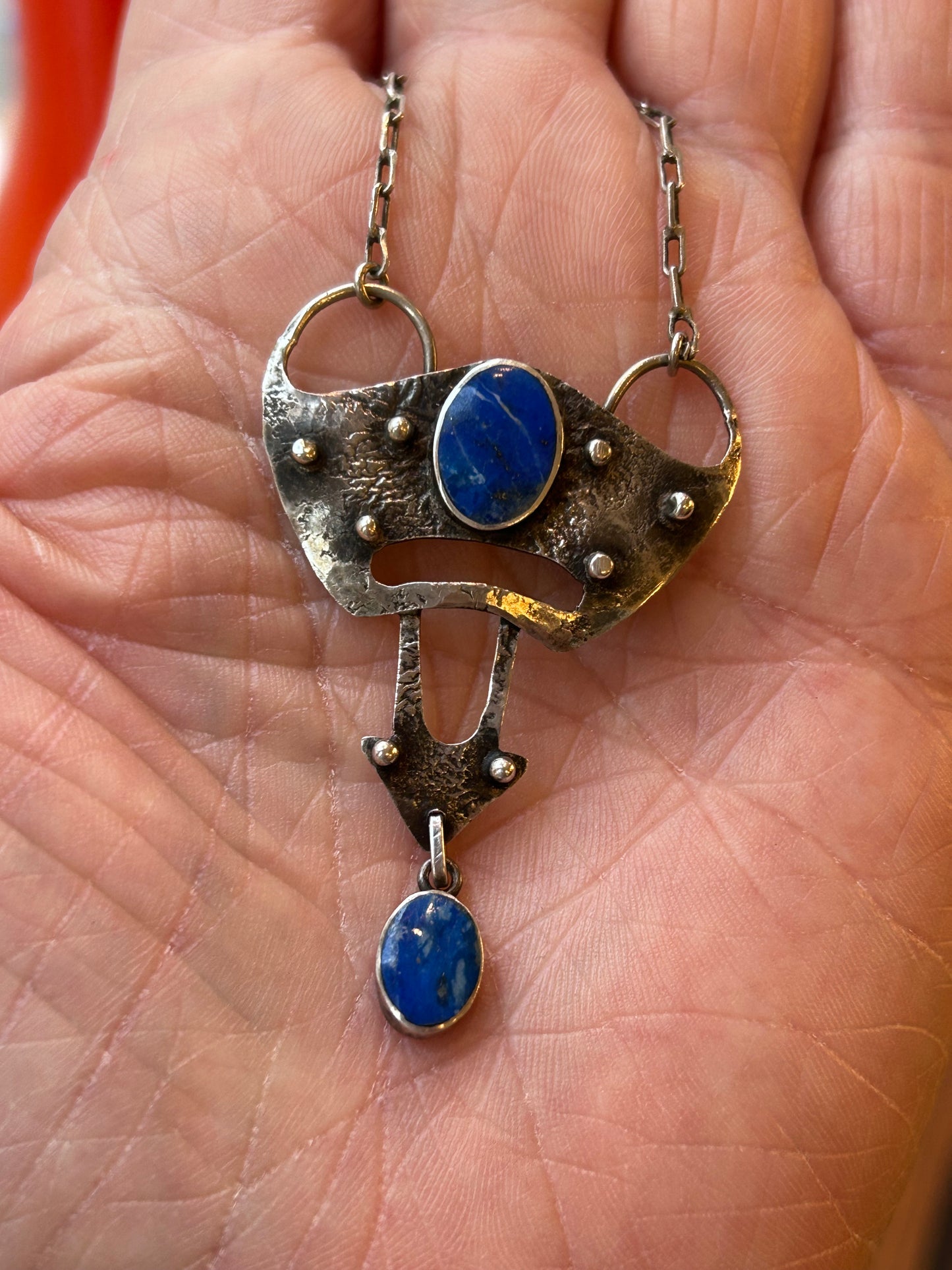 Jugend halsband - integrerat hänge med lapis lazuli