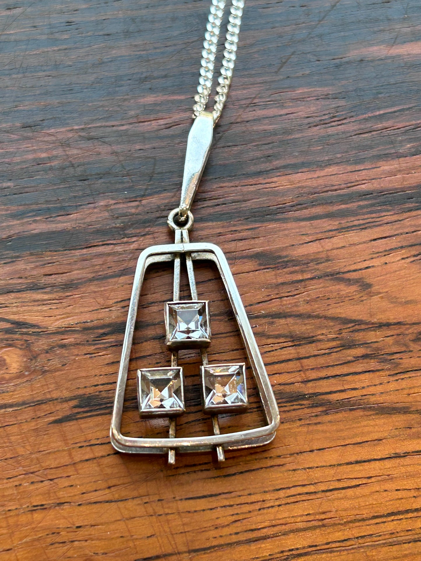 Kordes & Lichtenfels - Silver pendant with three small french cut stones
