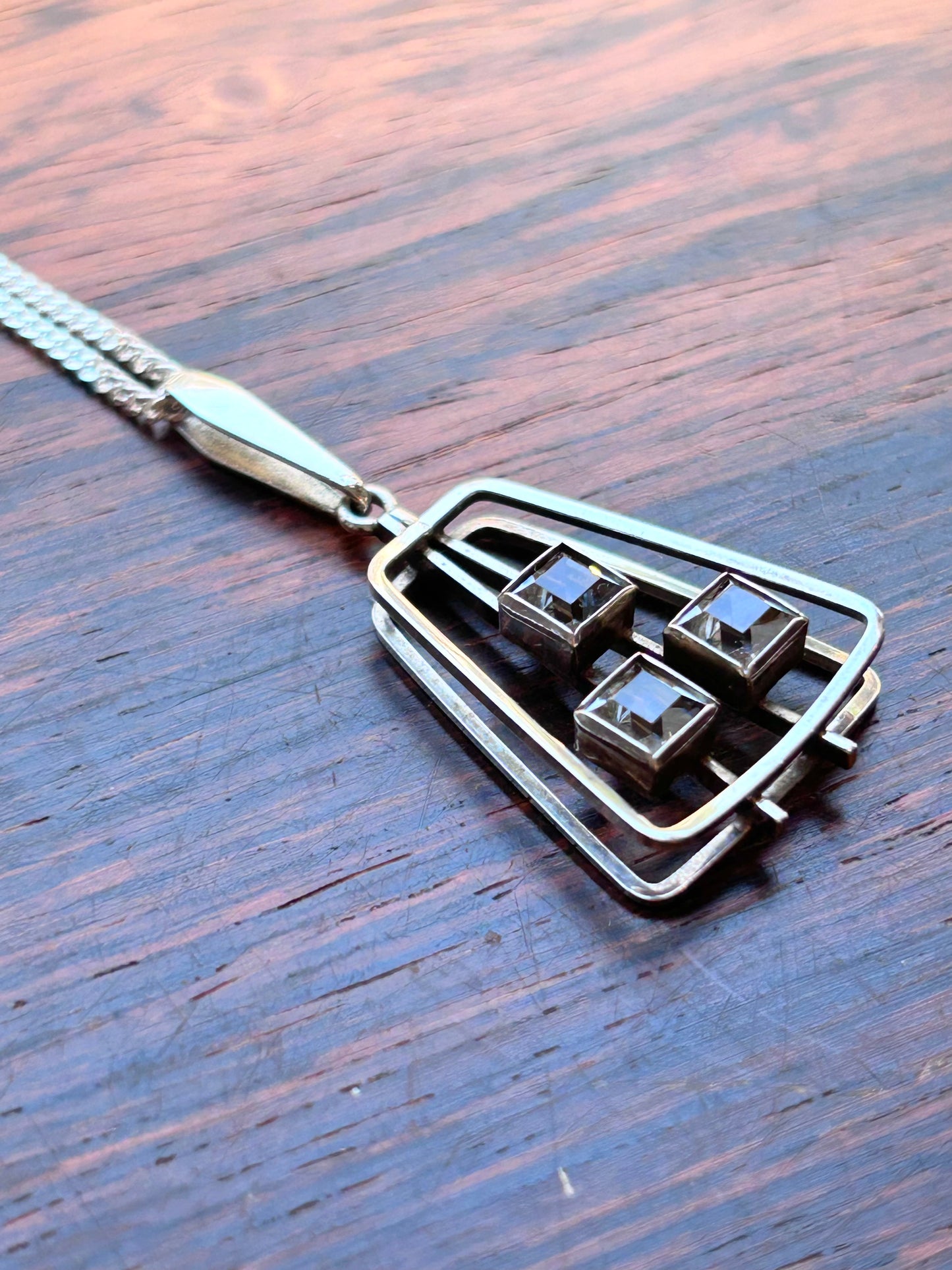 Kordes &amp; Lichtenfels - Silver pendant with three small french cut stones