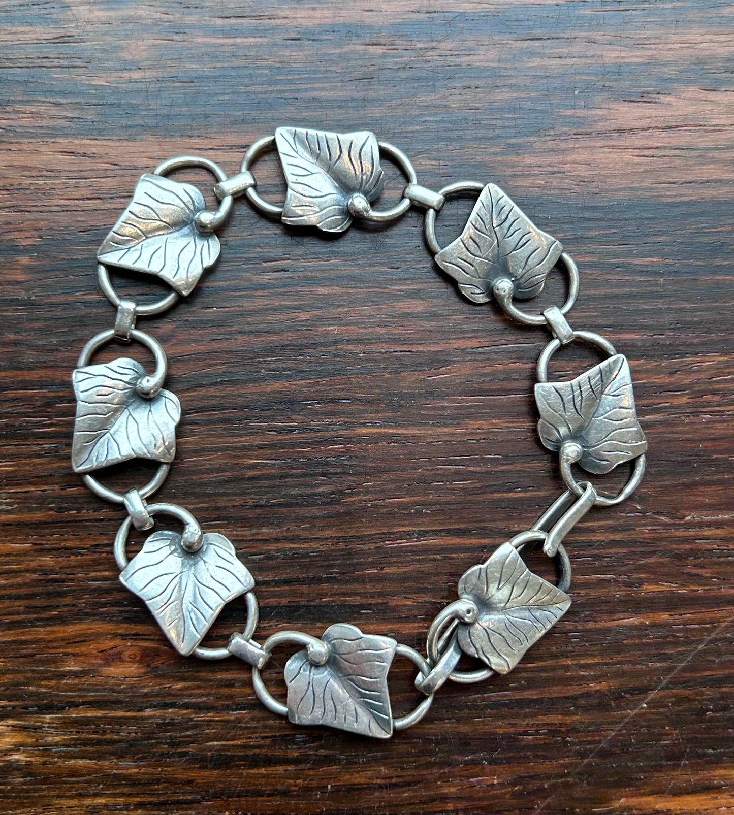 Silver bracelet with stylized leaves - Arvo Saarela