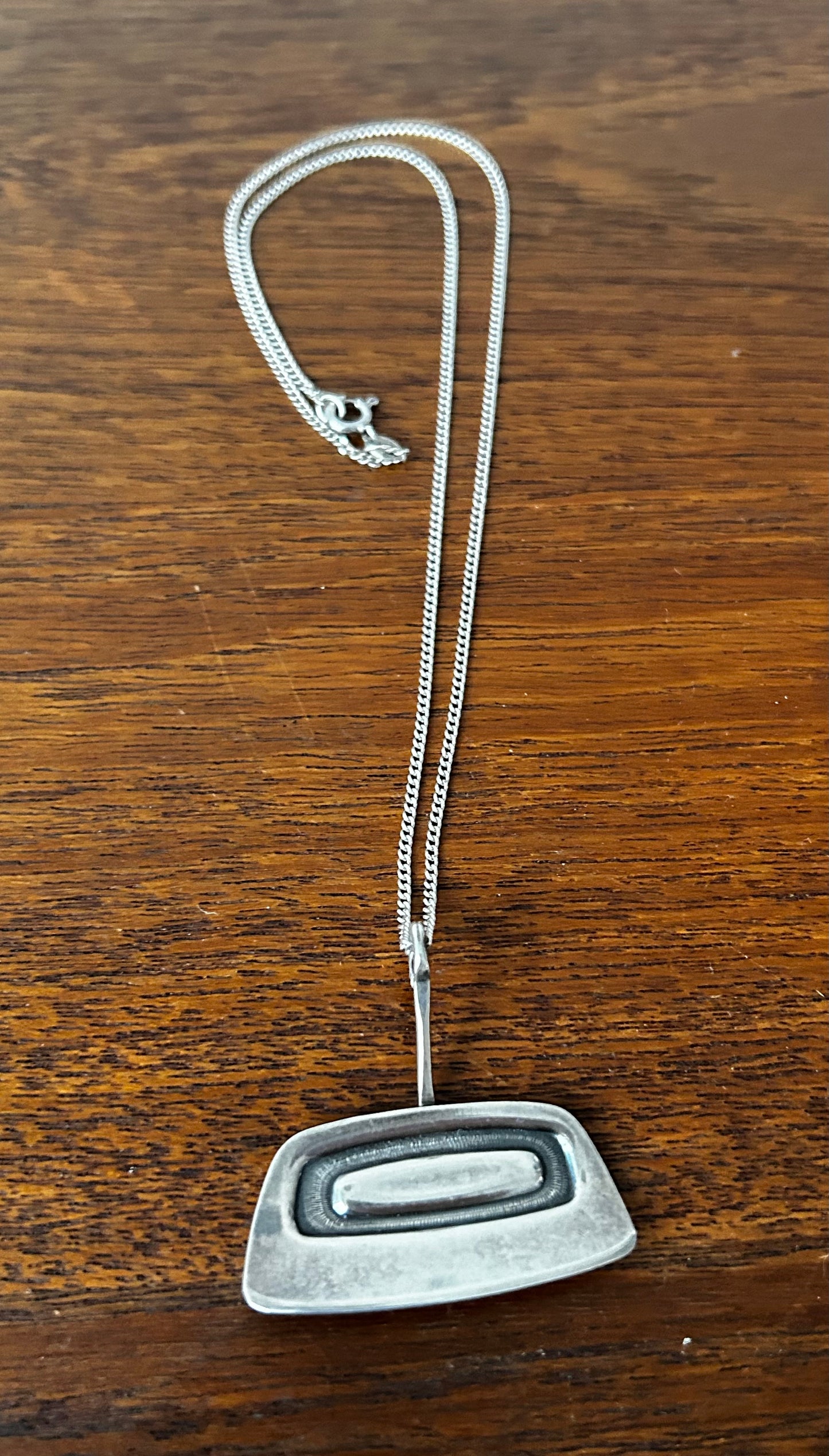 Modernistiskt hänge i Silver -  Rune Tennesmed