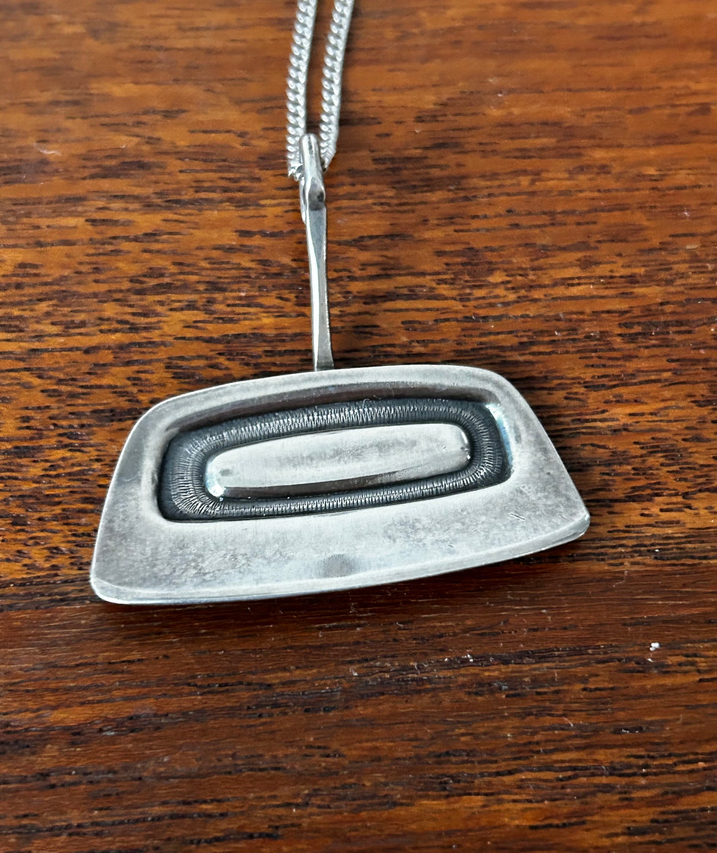 Modernistiskt hänge i Silver -  Rune Tennesmed