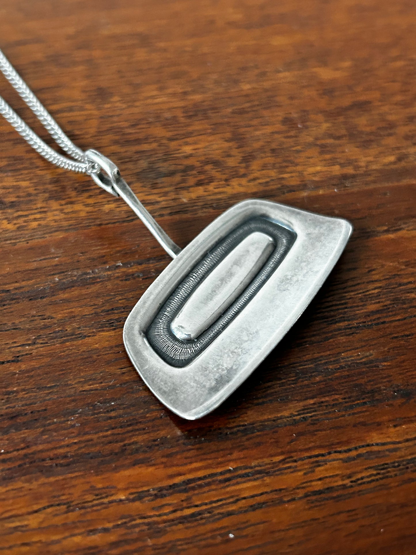 Modernistiskt hänge i Silver -  Rune Tennesmed