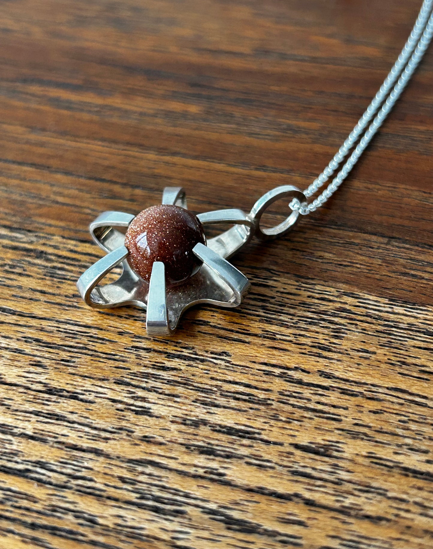 Hänge i silver med en guldsten - Kupittaan Kulta Finland