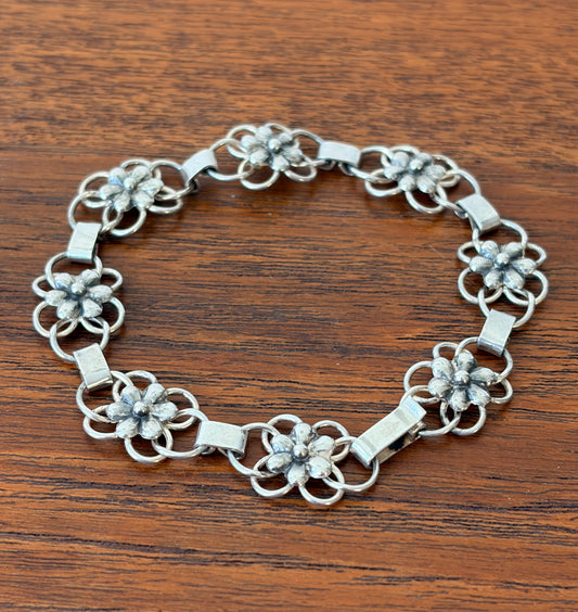 Silverarmband med blommotiv - Victor Janson, Lindesberg 1952