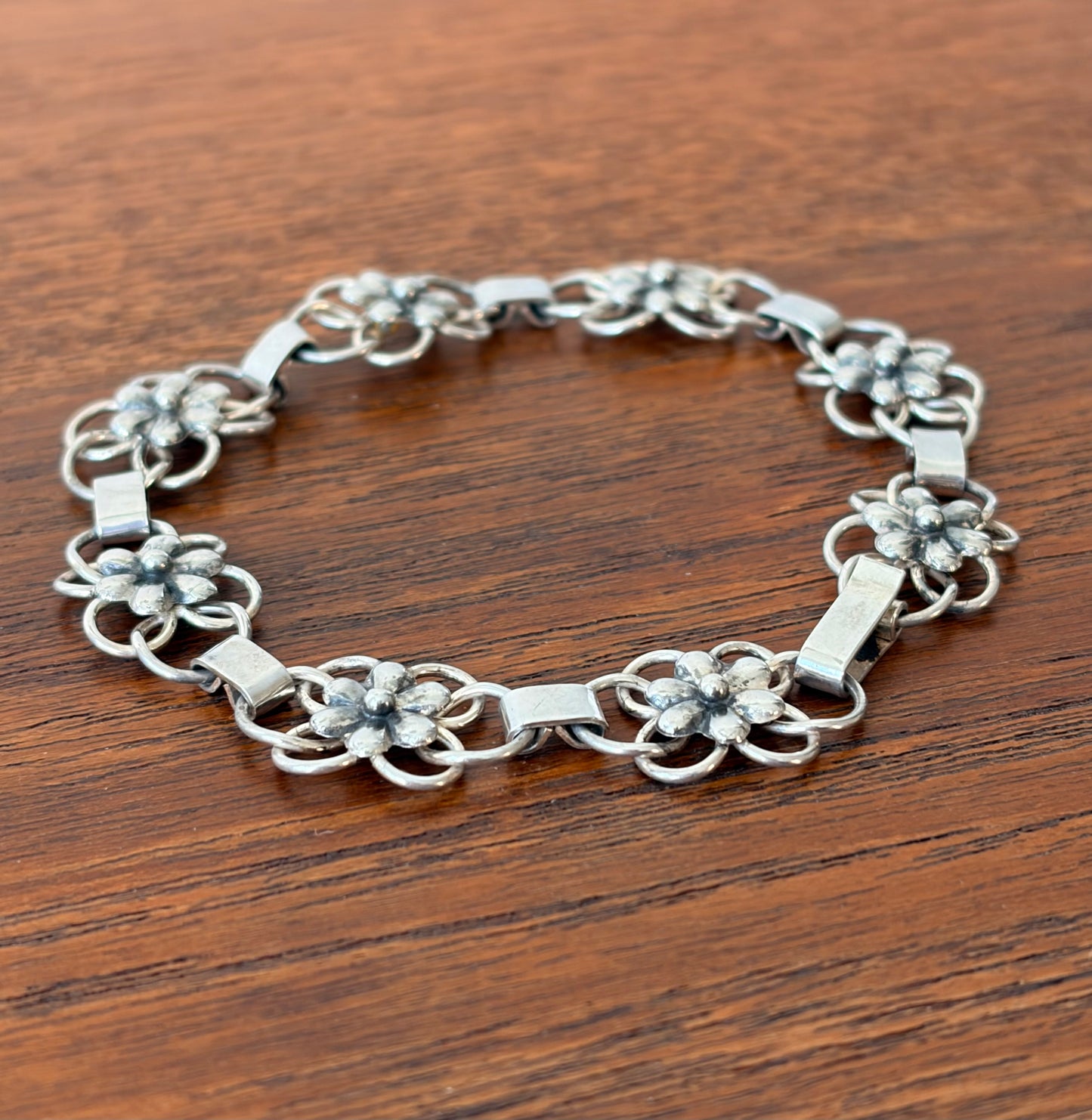 Silverarmband med blommotiv - Victor Janson, Lindesberg 1952