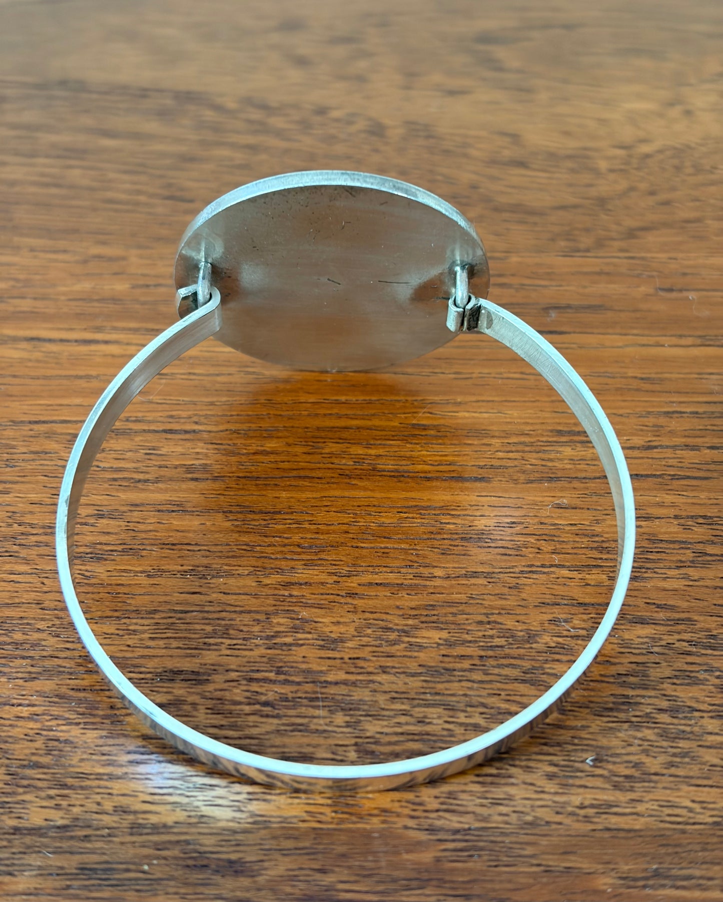 Stelt silverarmband grafiskt mönster - Andreas Daub, Tyskland