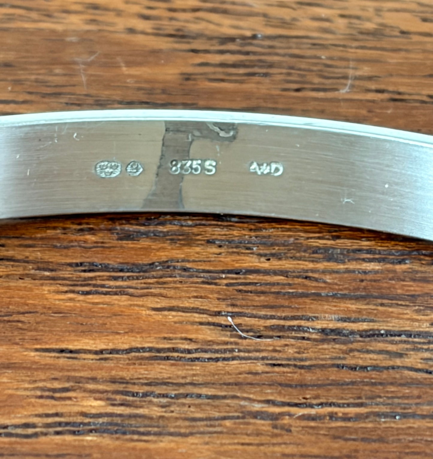Stelt silverarmband grafiskt mönster - Andreas Daub, Tyskland