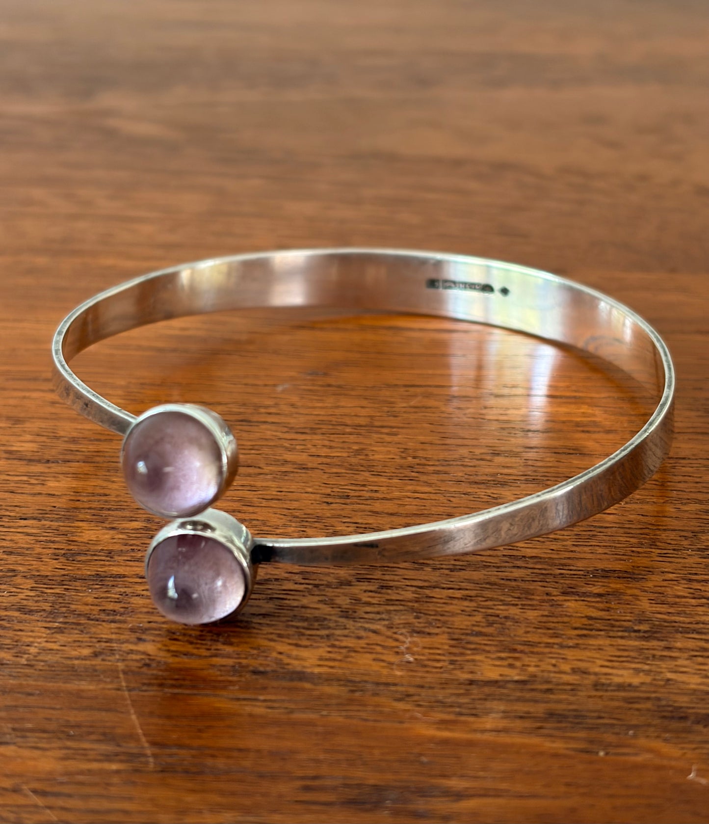 Armring i silver med ametist - Erik Granit Finland