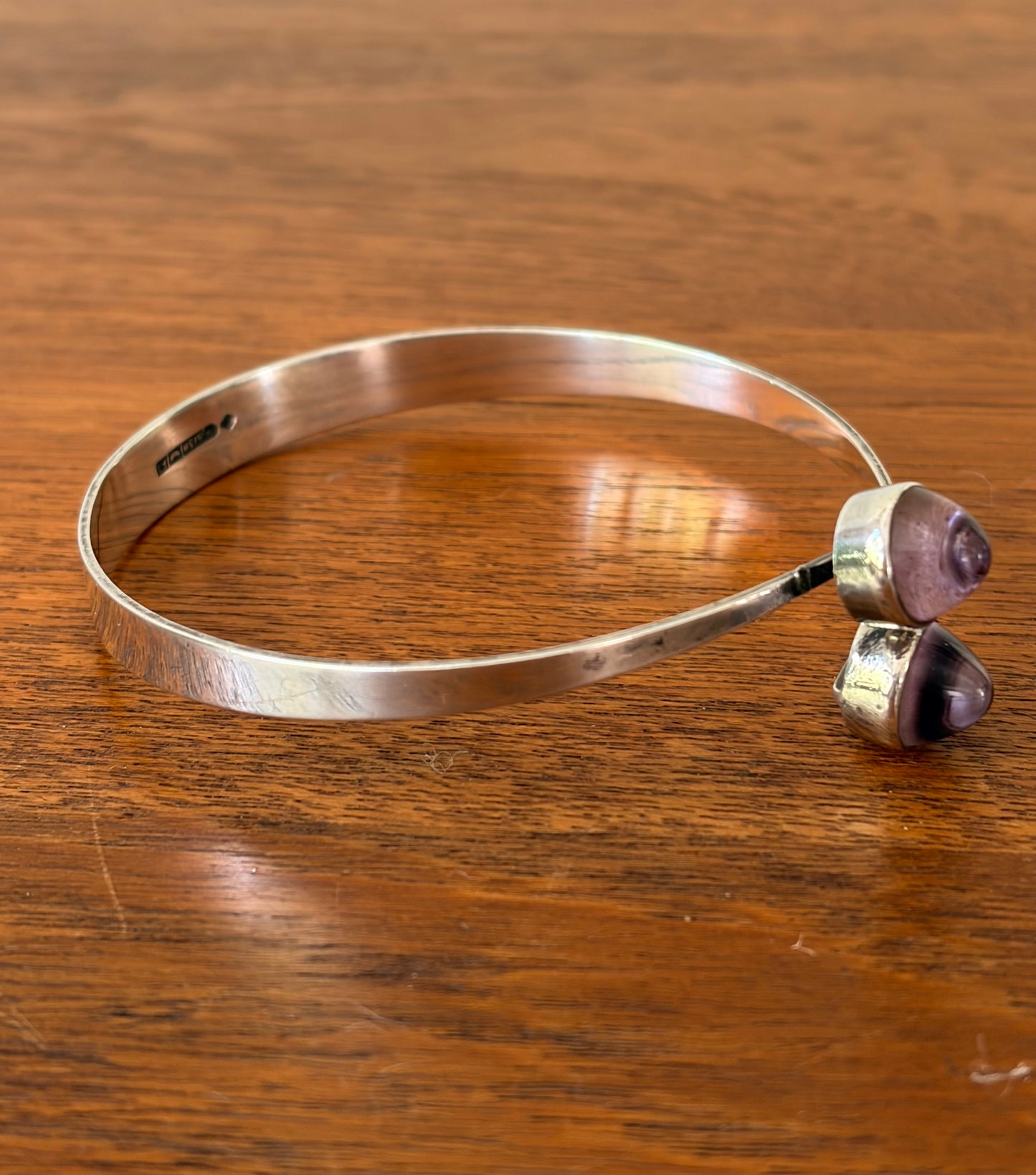 Armring i silver med ametist - Erik Granit Finland