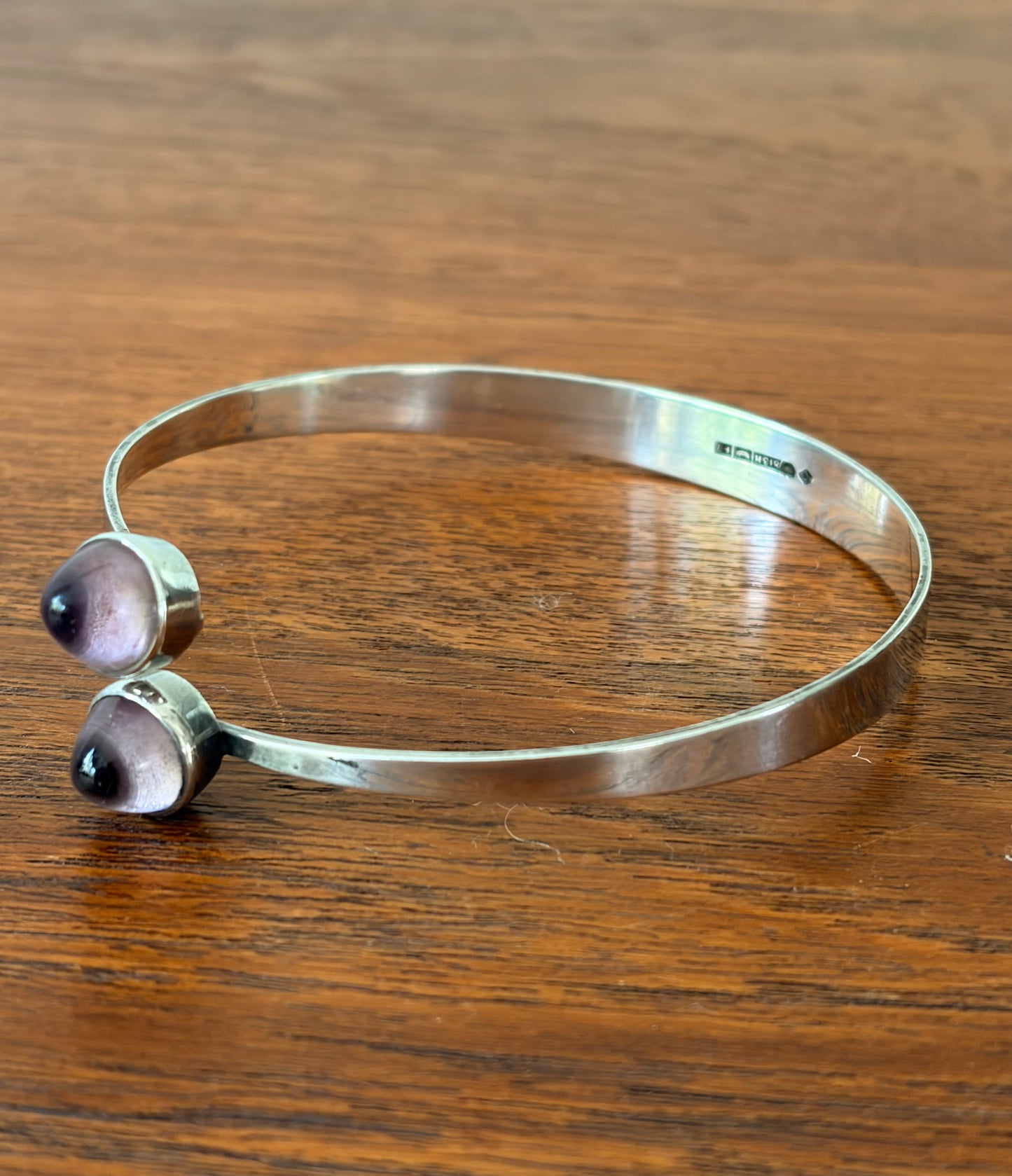 Armring i silver med ametist - Erik Granit Finland