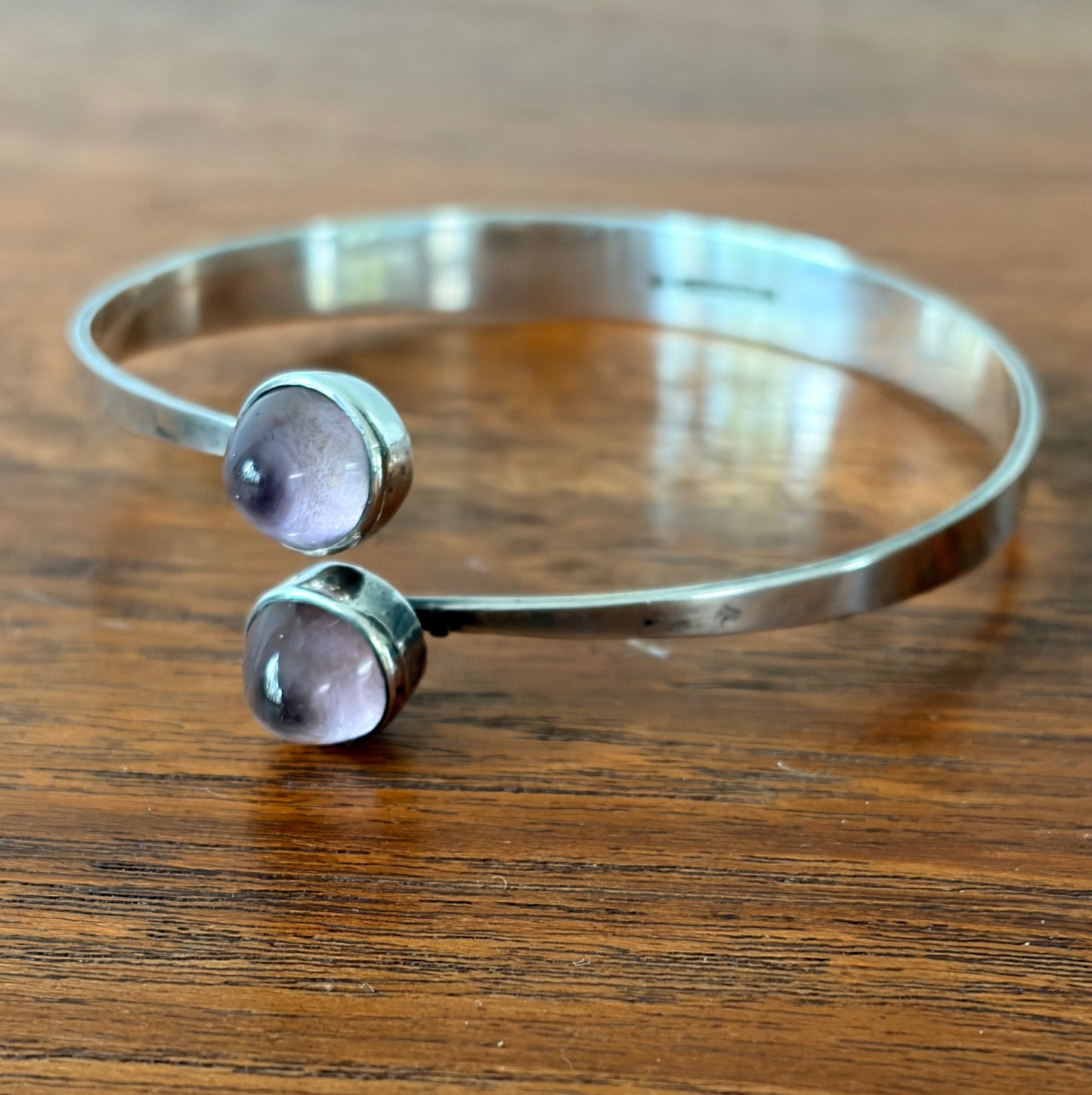 Armring i silver med ametist - Erik Granit Finland