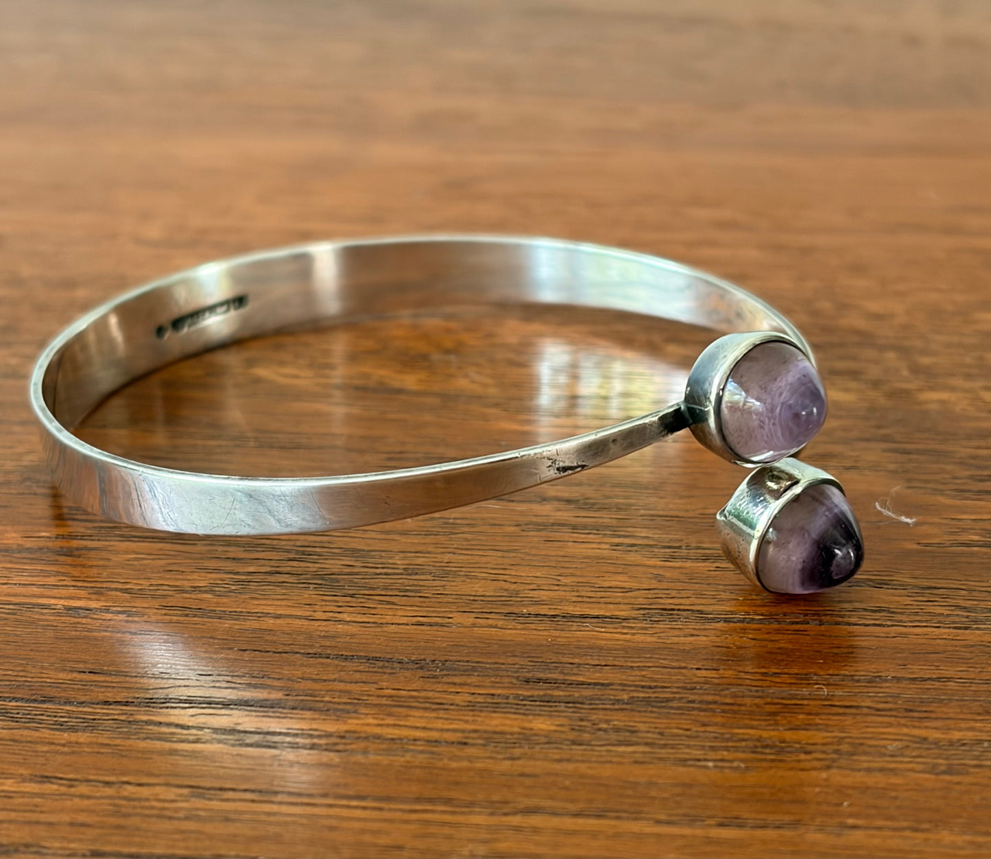 Armring i silver med ametist - Erik Granit Finland